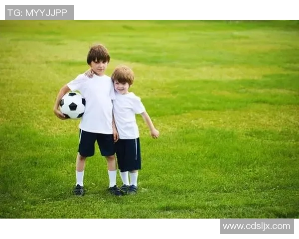 绿茵场上的辉煌与挑战一位足球巨星的生涯长卷